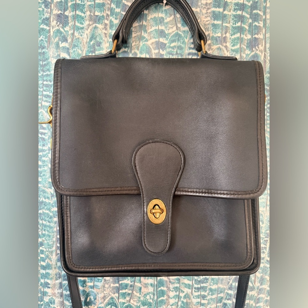 Vintage Coach Black Leather Station Bag Crossbody - Made in USA - 1990’s - Picture 2 of 6